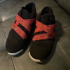 Nike Lebron James kids basketball shoes